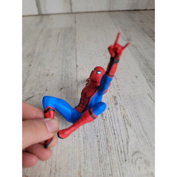 Hallmark a new kind of hero Spider-Man Marvel ornament Xmas - Picture 3 of 6